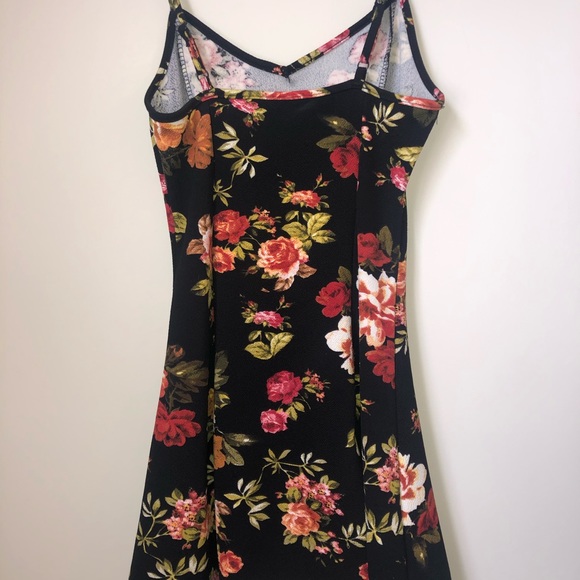 Ambience apparel form fitting summer dress - Picture 4 of 4